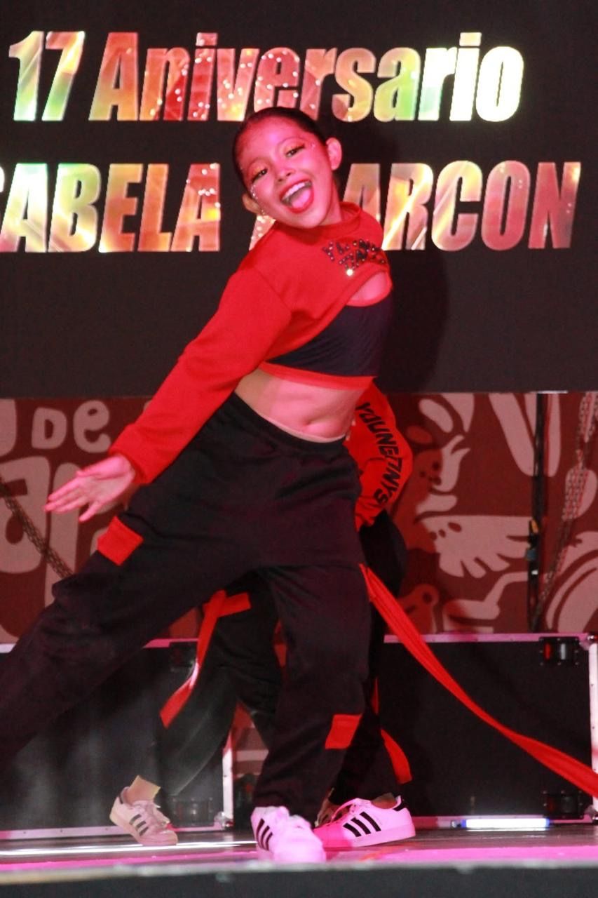 Clase de urbano en Jazz Estudio Isabela Alarcón