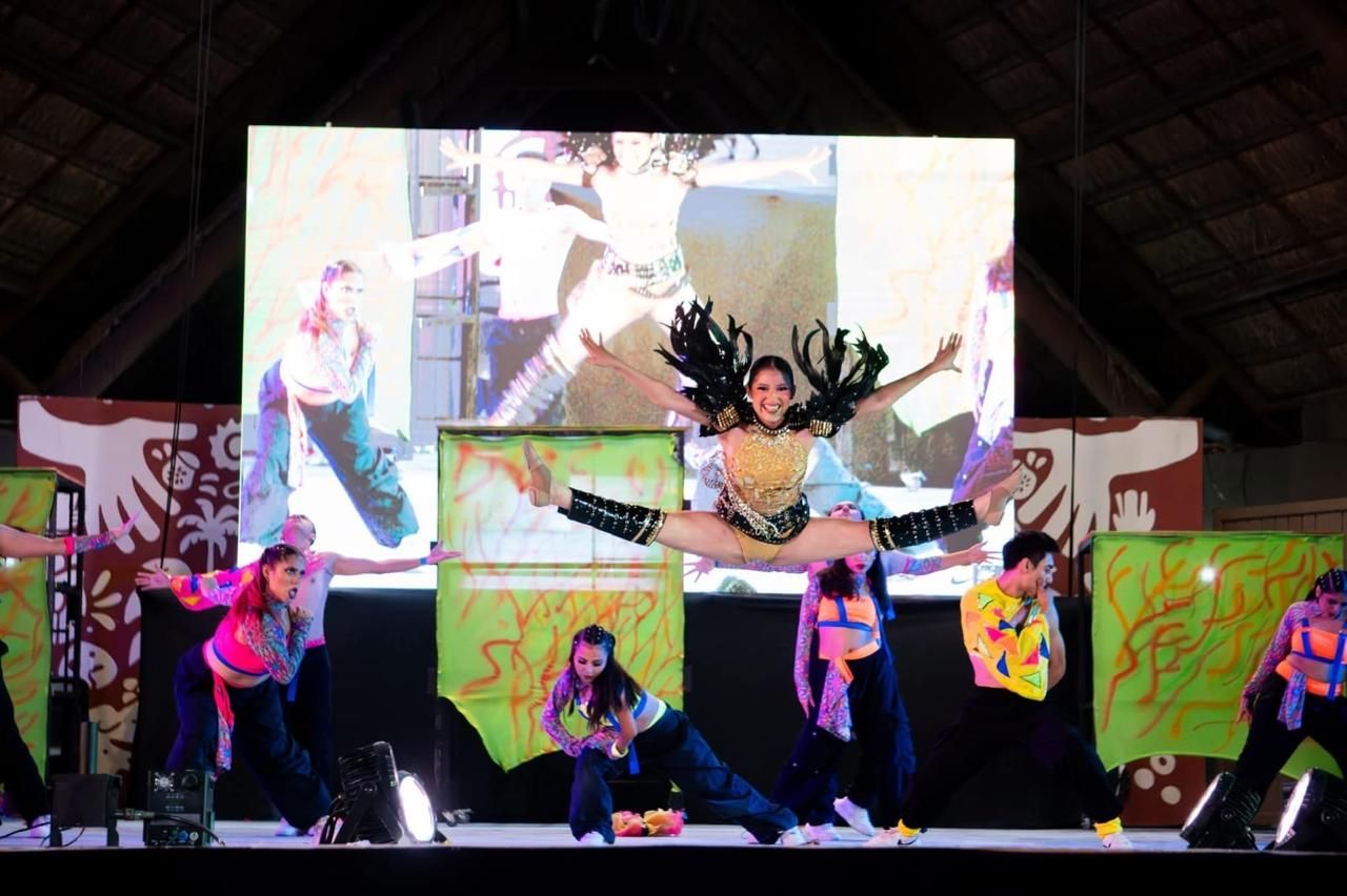 Grupo de urbano bailando una coreografía
